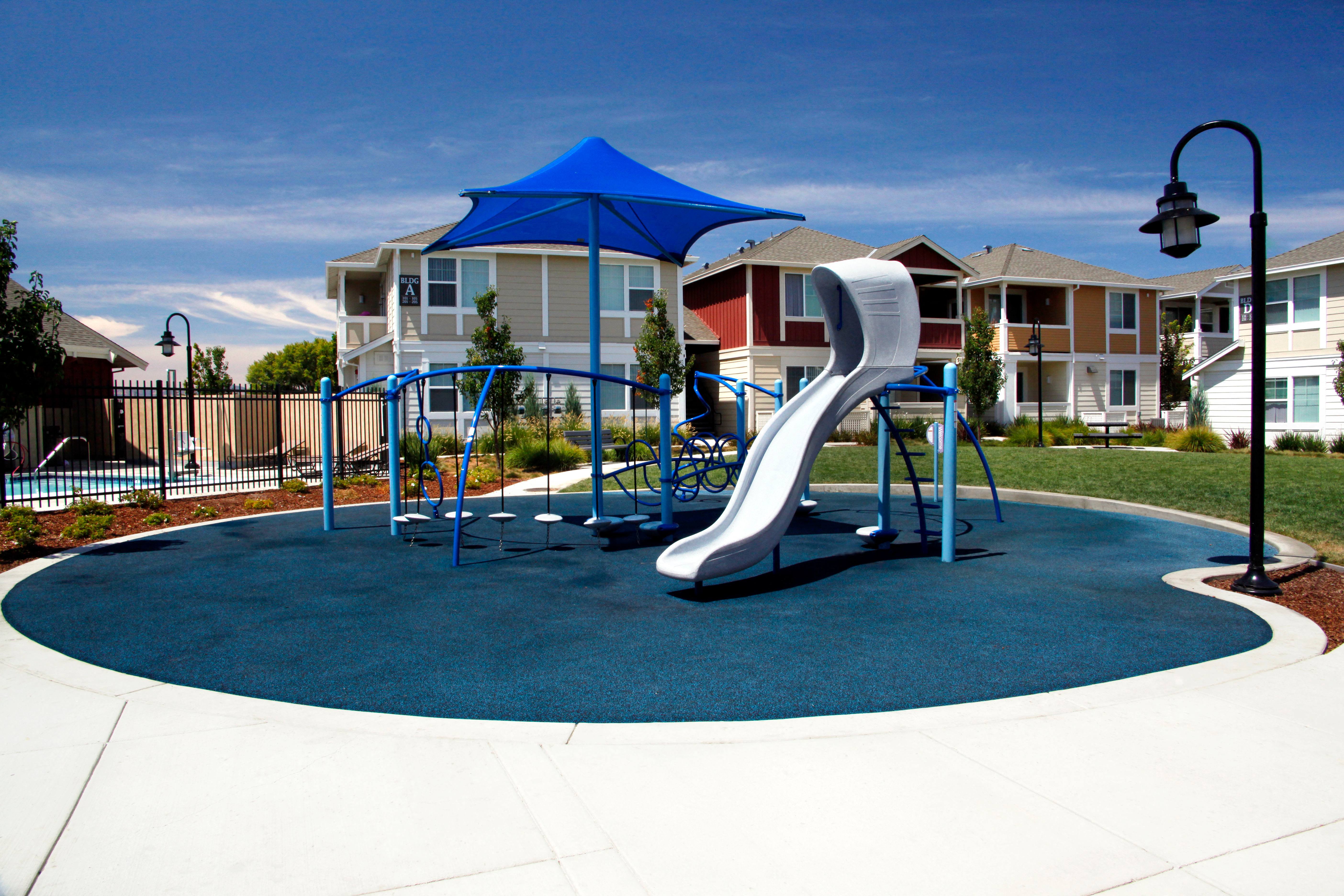 Grove At Sunset Court photo 4